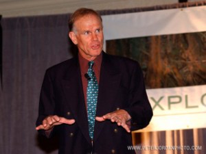 Peter-Hillary-speaking-2