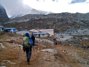 leslie's entering lobuche